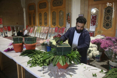 عکس/ گل‌آرایی ضریح حضرت معصومه(س) در شب تولدشان
