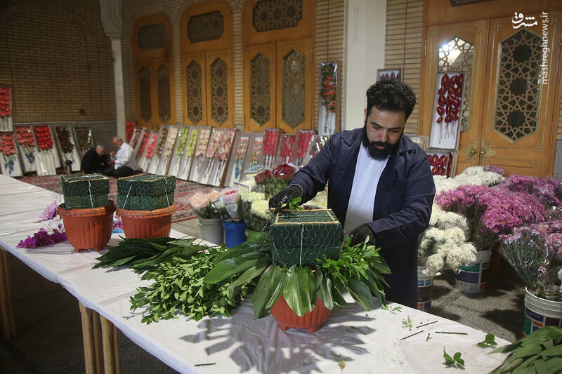 عکس/ گل‌آرایی ضریح حضرت معصومه(س) در شب تولدشان