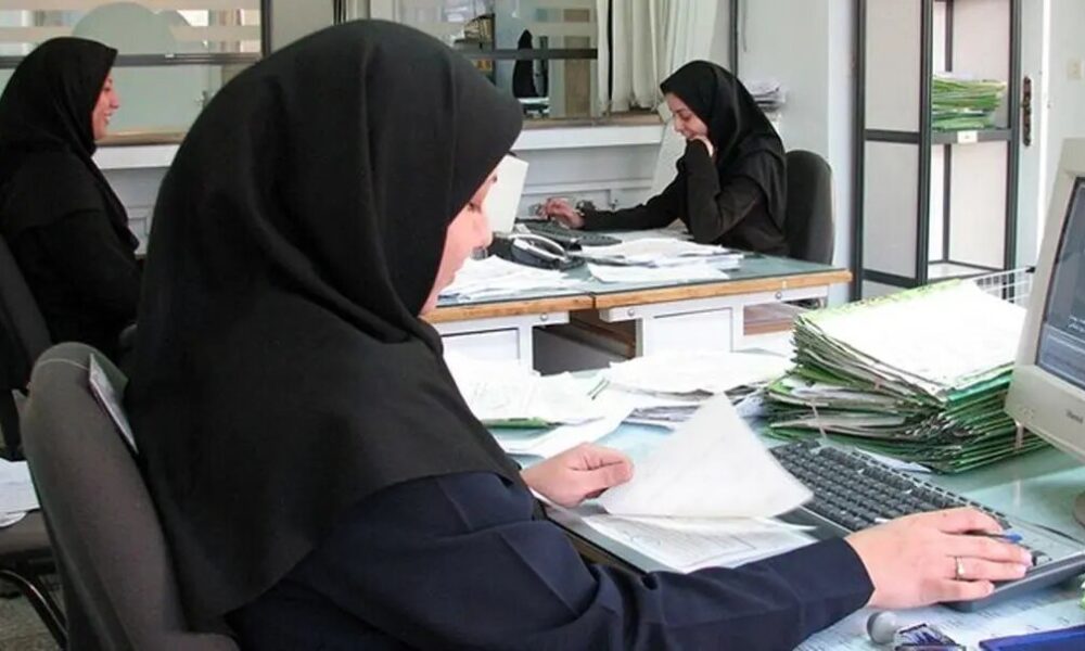 بخشنامه جدید دولت: دورکاری برای این دسته از کارمندان دولت قطعی شد!