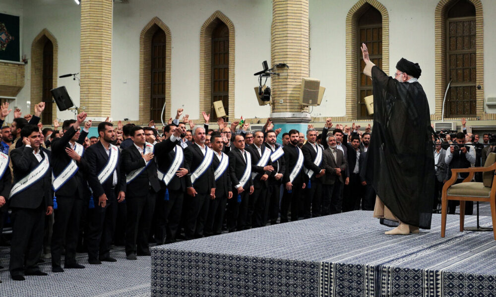 دیدار کارگران با رهبر انقلاب