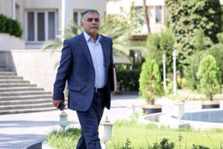 با اتکا به توان داخلی نیازهای صنعت نفت را برطرف کنیم