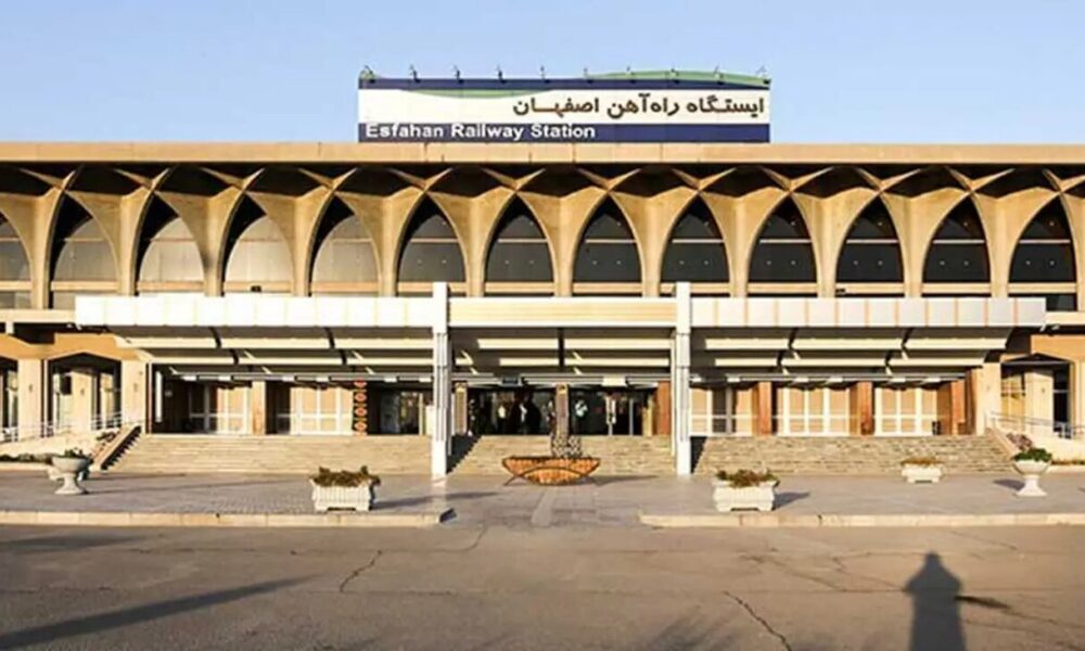 راه‌ آهن اصفهان از بن‌بست مسافری خارج می‌شود/ قطار شیراز – تهران به اصفهان بازمی گردد