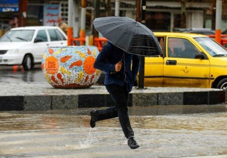 حرکت ابرهای بارانی به سوی تهران/ طوفان و صاعقه وضعیت پایتخت را خطرناک می‌کند