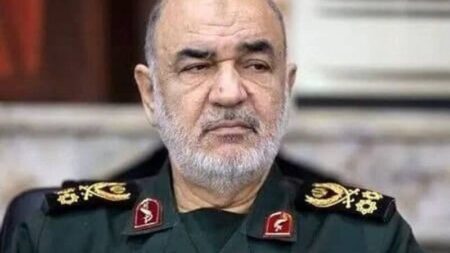 هنرمندان سازندگان هویت حقیقت ملت‌ها هستند/ نبرد ما نبرد نور و تاریکی است/ دشمن کاری می‌کند که در دفاع از ارزش‌هایمان خجالت بکشیم