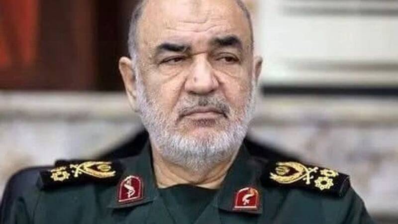 هنرمندان سازندگان هویت حقیقت ملت‌ها هستند/ نبرد ما نبرد نور و تاریکی است/ دشمن کاری می‌کند که در دفاع از ارزش‌هایمان خجالت بکشیم