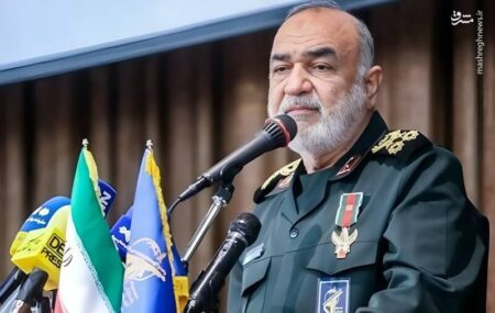 هنرمندان سازندگان هویت حقیقت ملت‌ها هستند/ دشمن کاری می‌کند که در دفاع از ارزش‌هایمان خجالت بکشیم