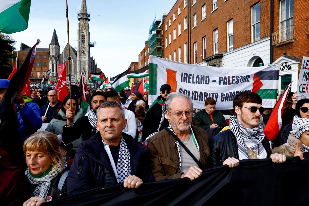 It breaks my heart' – Thousands march through Dublin in solidarity with  Palestine amid Gaza conflict | Irish Independent