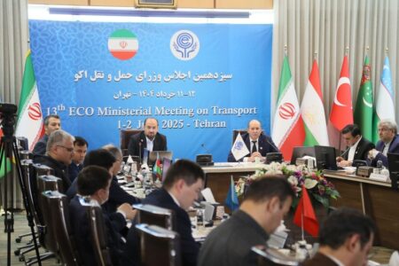 تاکید بر حمل و نقل پایدار، سبز و دوستدار محیط زیست در اجلاس اکو