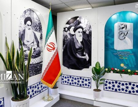 عکس/ آیین رونمایی از تقریظ رهبر انقلاب بر کتاب "روح الله"