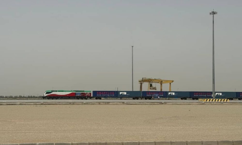 حرکت قطار اکو از مبدا بندر آپرین