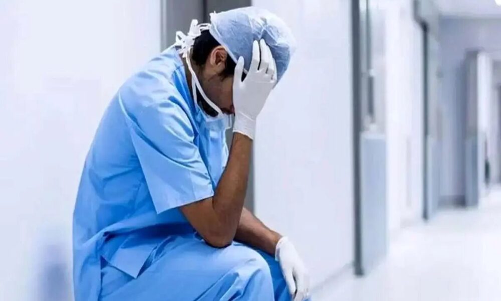 صدای پرستاران را کسی نشنید؛ بی‌صدا می‌روند