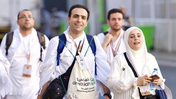 مناسک حج ۱۴۰۴ با انتقال زائران به عرفات آغاز شد