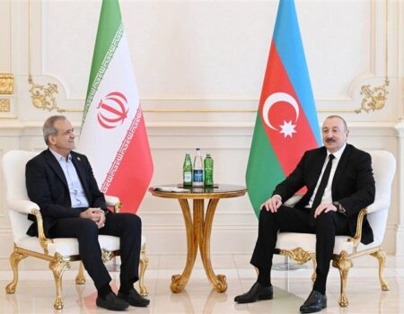 تاکید رؤسای جمهور ایران و آذربایجان بر توسعه همکاری‌های اقتصادی و حمل و نقلی میان دو کشور
