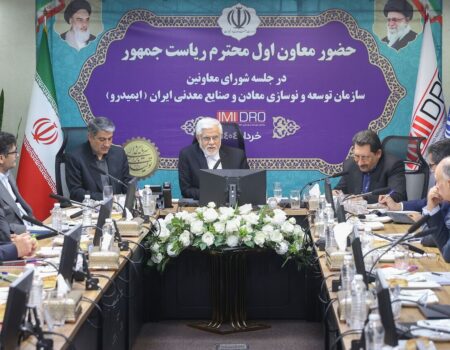 عارف: دولت به دنبال اجرای راهبرد جایگزینی معدن به جای نفت است