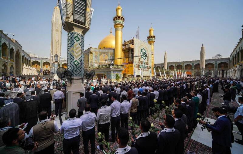 تصاویر زیبا از برافراشتن پرچم عید غدیر خم در حرم امام علی(ع)