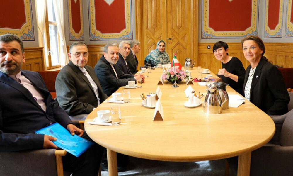 عراقچی با رئیس کمیسیون سیاست خارجی و دفاعی پارلمان نروژ دیدار کرد