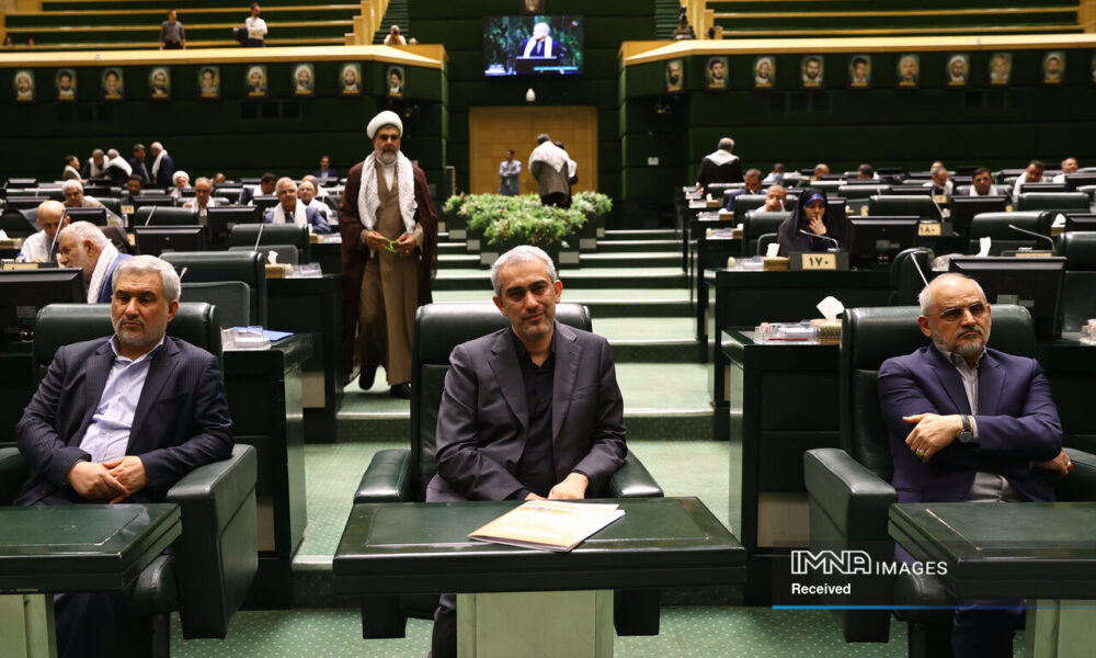 «مدنی‌زاده» وزیر اقتصاد شد - ایمنا