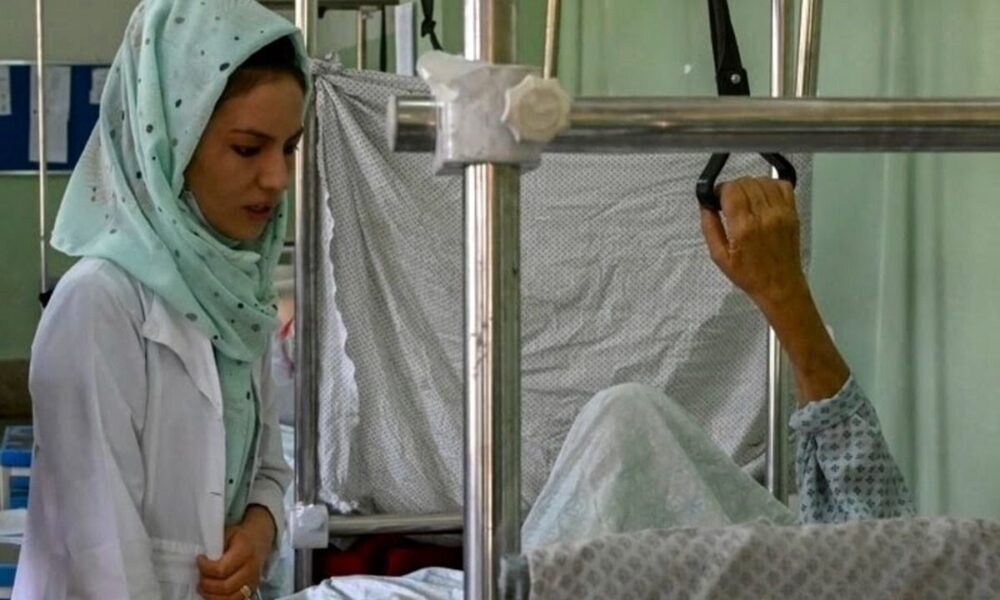 پرستارانی که پای مردم ایستادند