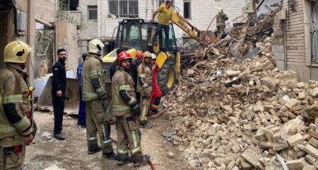 وزارت راه و شهرسازی تا پایان بازسازی واحدهای آسیب‌دیده در کنار مردم است