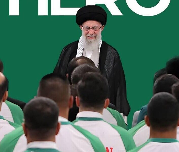 حمایت ملی‌پوشان فوتبال از رهبری با یک عکس خاص!