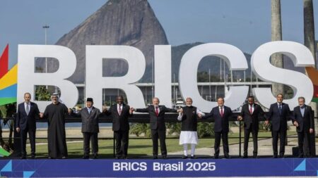 نشست بریکس، ترامپ را نگران کرد / ترامپ کشورهای همسو با بریکس را به جنگ تعرفه‌ای تهدید کرد