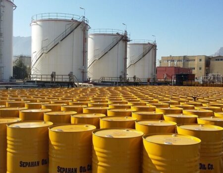 تنش‌های تجاری و افزایش تولید اوپک پلاس، قیمت نفت را در مسیر نزولی قرار داد