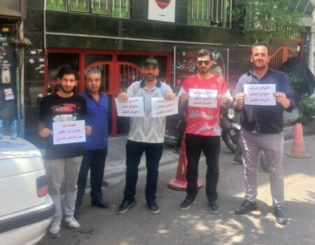 تجمع اعتراضی مقابل باشگاه پرسپولیس: این سه نفر را فورا اخراج کنید! +عکس