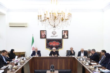 اگر کسی نگاهی نامربوط به ایران داشته باشد برخورد سختی خواهیم کرد