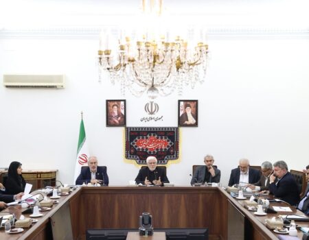 اگر کسی نگاهی نامربوط به ایران داشته باشد برخورد سختی خواهیم کرد