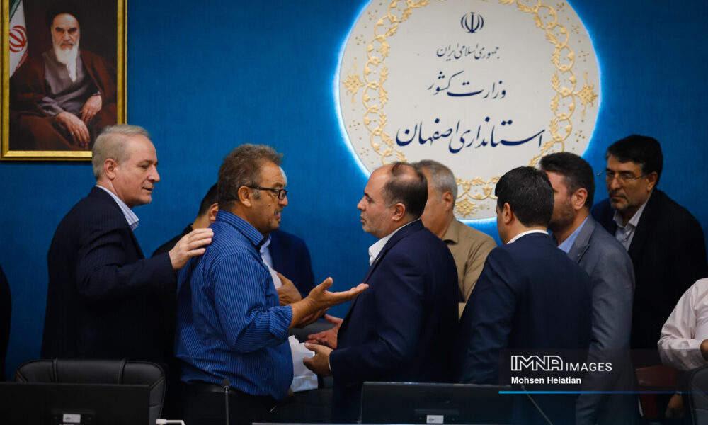 نشست وزیر جهاد کشاورزی با جمعی از کشاورزان استان اصفهان