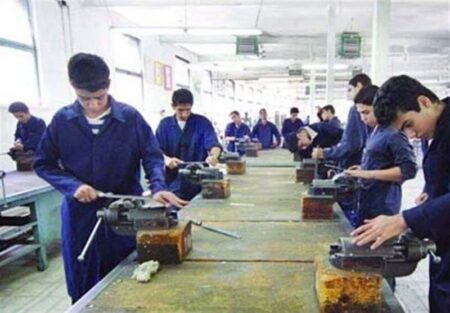 افزایش نرخ ترک تحصیل در فنی و حرفه‌ای؛ آموزش و پرورش برای این کار آماده نیست!