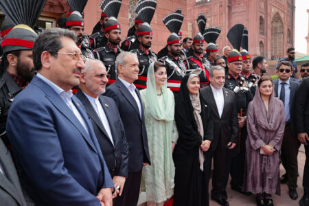 پزشکیان: مسلمانان توان علمی، صنعتی و کشاورزی خود را با یکدیگر به اشتراک بگذارند