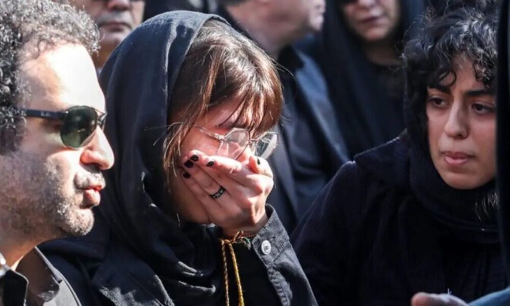 مونا مهرجویی از اعدام قاتلان پدر و مادرش گذشت؟