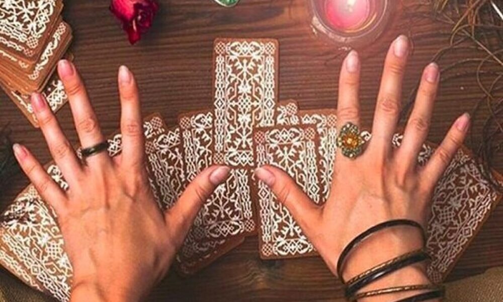 شگرد عجیب مرد رمال/ بو بکش، شوهرت برمی‌گردد!