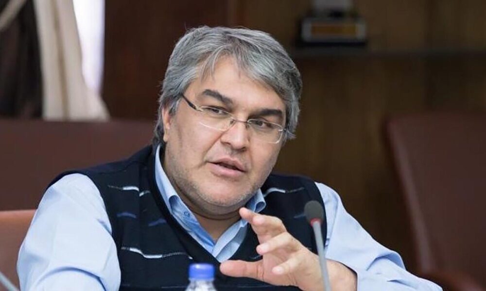 فرش قرمز برای واردات پرابهام خودرو / نجات بازار و صنعت خودرو از راه فرعی