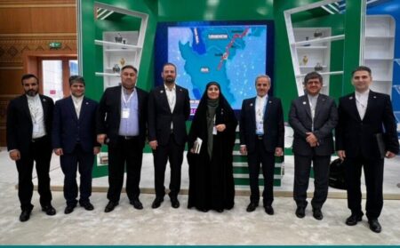 بازدید وزیر راه از غرفه ایران در اجلاس «کشورهای محصور در خشکی»