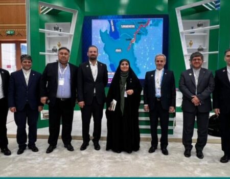 بازدید وزیر راه از غرفه ایران در اجلاس «کشورهای محصور در خشکی»
