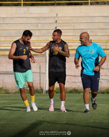 این عکس تراکتوری‌ها را عصبانی کرد!