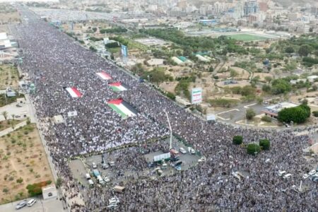 تظاهرات گسترده در یمن با شعار «ما در کنار غزه ایستاده‌ایم»