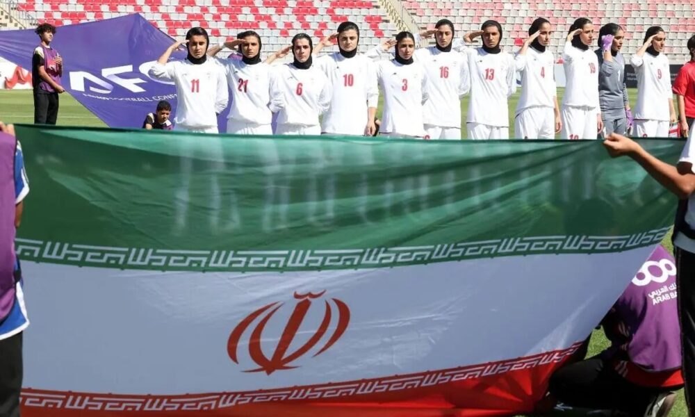 سلام نظامی دختران فوتبالیست ایران قبل از بازی آسیایی خبرساز شد +ویدیو