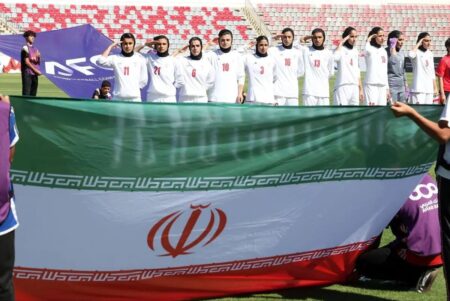 سلام نظامی دختران فوتبالیست ایران قبل از بازی آسیایی خبرساز شد +ویدیو