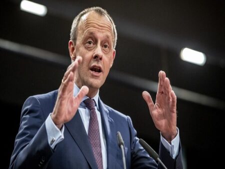 دفاع صدراعظم آلمان از تصمیم خود برای توقف ارسال سلاح به اسرائیل