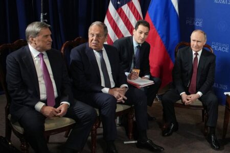 لاوروف: برخی تحریم‌های آمریکا پس از نشست آلاسکا قطعاً لغو خواهند شد