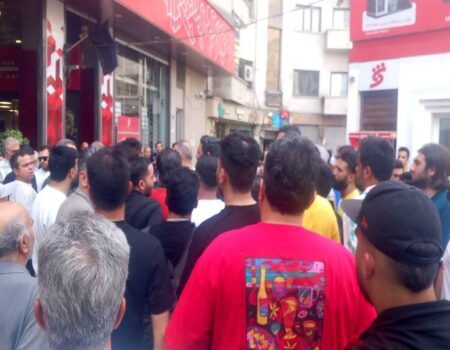 حمله هواداران پرسپولیس به بانک شهر؛ ماموران نیروی انتظامی ورود کردند +ویدیو