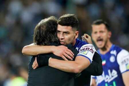 واکنش هافبک پرسپولیس به خبر مذاکره‌اش با ساپینتو