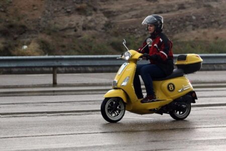 گواهینامه موتورسواری برای بانوان صادر می‌شود؟/ رئیس پلیس راهور چه گفت؟