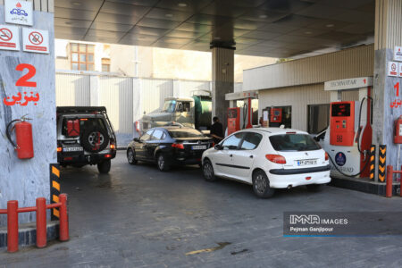 میانگین توزیع روزانه بنزین در کشور به ۱۳۰ میلیون لیتر رسید / آغاز ثبتنام کارت سوخت میانگین توزیع روزانه بنزین در کشور به ۱۳۰ میلیون لیتر رسید / آغاز ثبتنام کارت سوخت