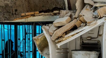 اسرائیل خانه‌خرابمان کرد، شهرداری پول نمی‌دهد و از وام هم خبری نیست!