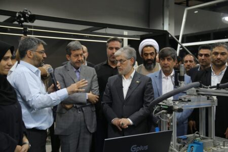 بازدید وزیر علوم و استاندار اصفهان از آزمایشگاه صنعت ۴.۰ گروه فولاد مبارکه