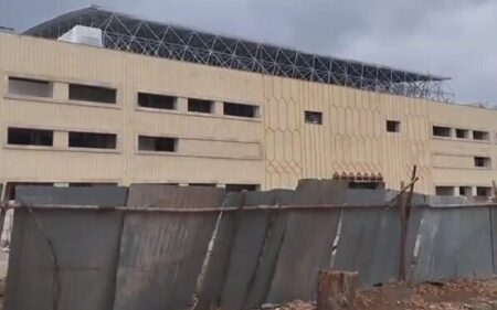 ۱۲۵ میلیارد تومان رفت اما ورزشگاه زاهدان همچنان چراغ و صدا ندارد! +ویدیو